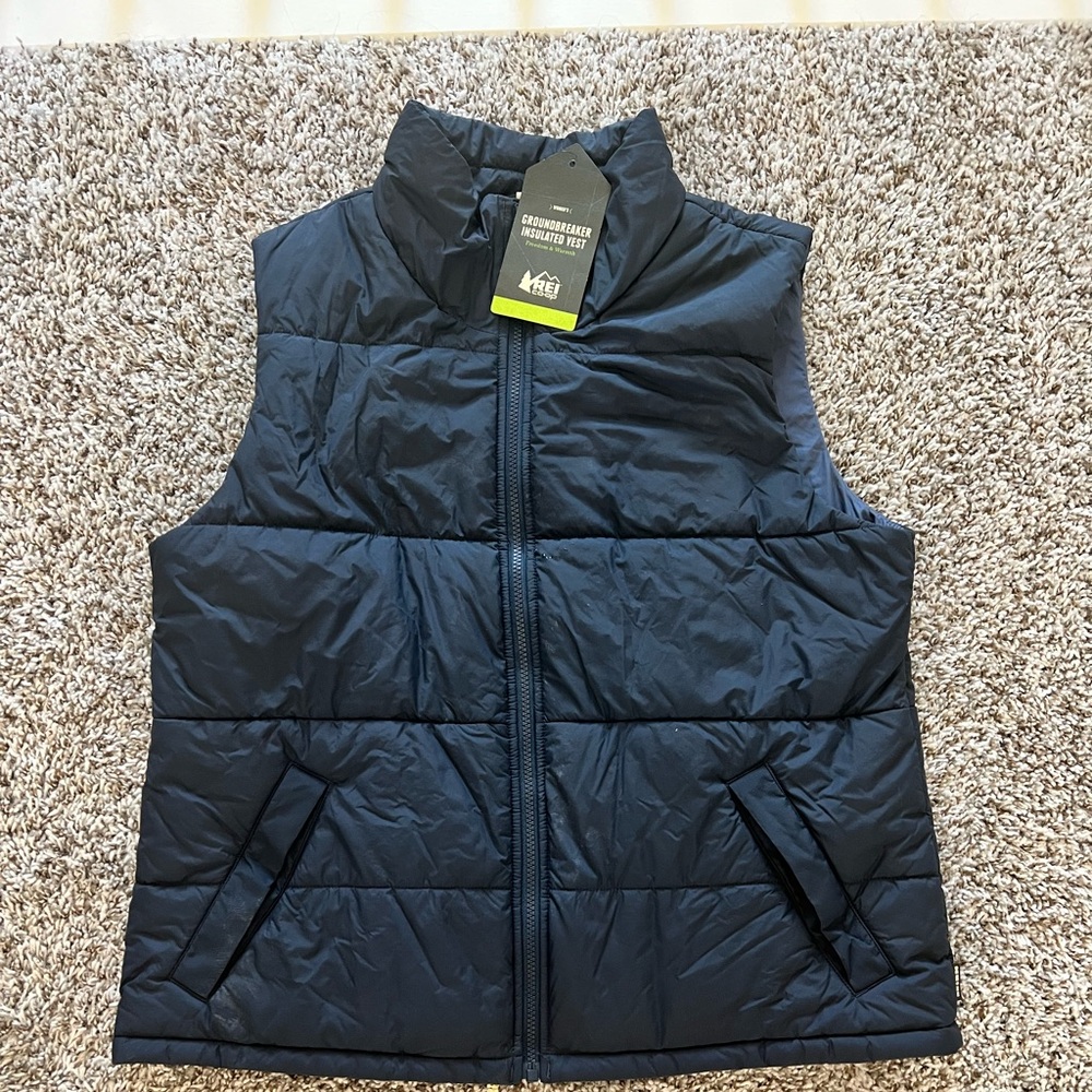 NWT women’s size large groundbreaker insulated puffer vest